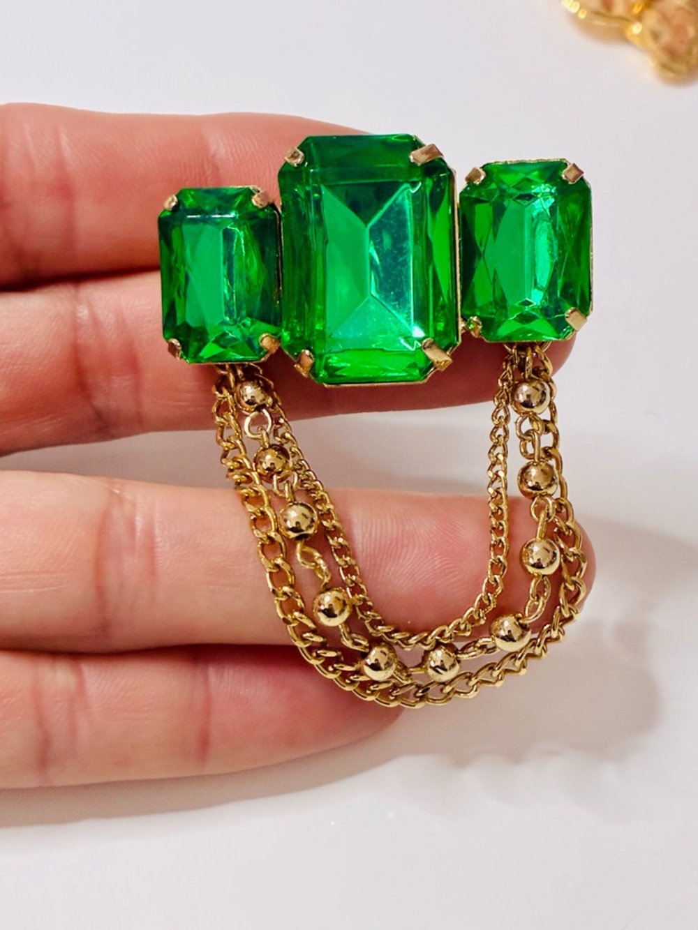 VTG Gold-Tone Brooch with Bright Green Triple Emerald Stones and Gold Chain Link